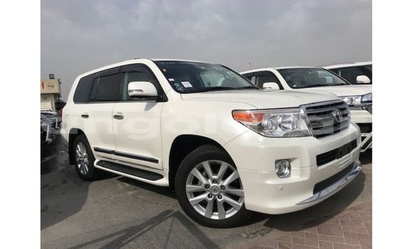 Comprar Importar Toyota Land Cruiser Branco Carro em Import - Dubai em Bengo Province Comprar Importar Toyota Land Cruiser Branco Carro em Import - Dubai em Bengo Province