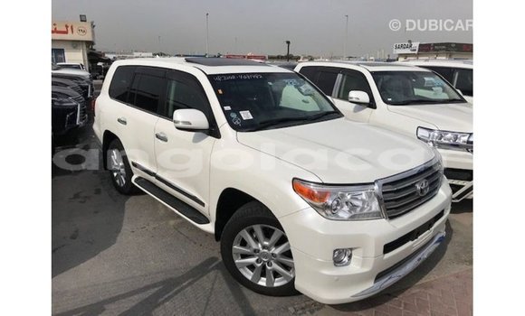 Comprar Importar Toyota Land Cruiser Branco Carro em Import - Dubai em Bengo Province Comprar Importar Toyota Land Cruiser Branco Carro em Import - Dubai em Bengo Province