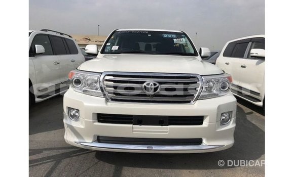 Comprar Importar Toyota Land Cruiser Branco Carro em Import - Dubai em Bengo Province Comprar Importar Toyota Land Cruiser Branco Carro em Import - Dubai em Bengo Province