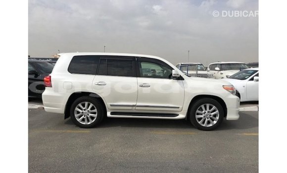 Comprar Importar Toyota Land Cruiser Branco Carro em Import - Dubai em Bengo Province Comprar Importar Toyota Land Cruiser Branco Carro em Import - Dubai em Bengo Province