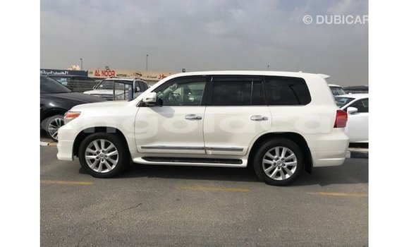 Comprar Importar Toyota Land Cruiser Branco Carro em Import - Dubai em Bengo Province Comprar Importar Toyota Land Cruiser Branco Carro em Import - Dubai em Bengo Province