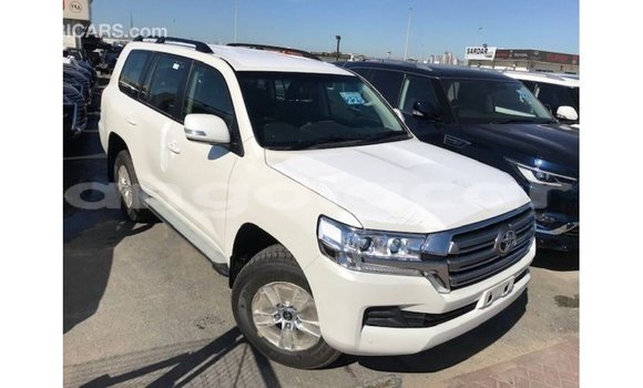 Acheter Import Voiture Toyota Land Cruiser Blanc à Import - Dubai, Province de Bengo Acheter Import Voiture Toyota Land Cruiser Blanc à Import - Dubai, Province de Bengo