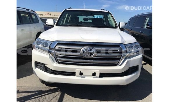 Acheter Import Voiture Toyota Land Cruiser Blanc à Import - Dubai, Province de Bengo Acheter Import Voiture Toyota Land Cruiser Blanc à Import - Dubai, Province de Bengo