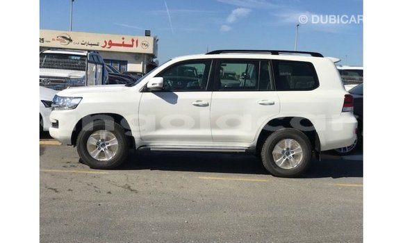 Acheter Import Voiture Toyota Land Cruiser Blanc à Import - Dubai, Province de Bengo Acheter Import Voiture Toyota Land Cruiser Blanc à Import - Dubai, Province de Bengo