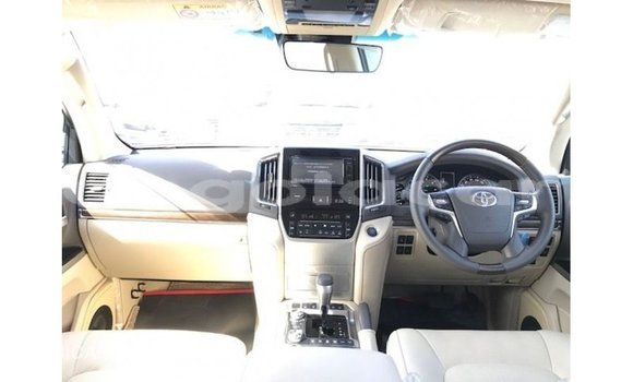 Comprar Importar Toyota Land Cruiser Branco Carro em Import - Dubai em Bengo Province Comprar Importar Toyota Land Cruiser Branco Carro em Import - Dubai em Bengo Province