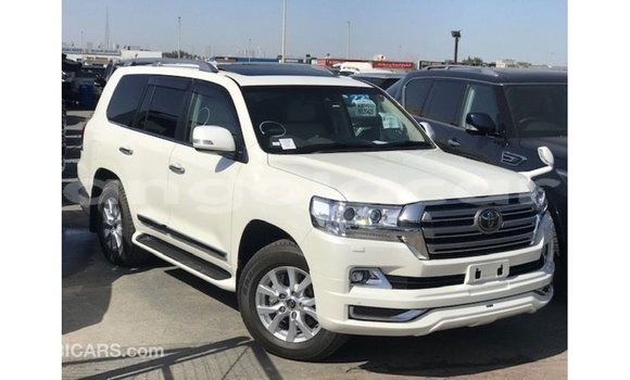Comprar Importar Toyota Land Cruiser Branco Carro em Import - Dubai em Bengo Province Comprar Importar Toyota Land Cruiser Branco Carro em Import - Dubai em Bengo Province