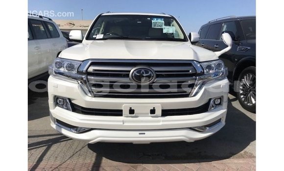 Comprar Importar Toyota Land Cruiser Branco Carro em Import - Dubai em Bengo Province Comprar Importar Toyota Land Cruiser Branco Carro em Import - Dubai em Bengo Province