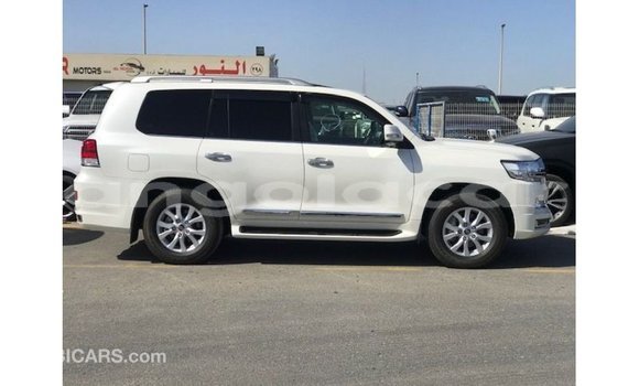 Comprar Importar Toyota Land Cruiser Branco Carro em Import - Dubai em Bengo Province Comprar Importar Toyota Land Cruiser Branco Carro em Import - Dubai em Bengo Province