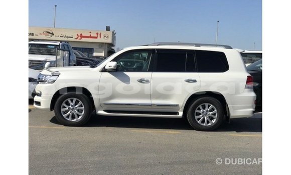 Comprar Importar Toyota Land Cruiser Branco Carro em Import - Dubai em Bengo Province Comprar Importar Toyota Land Cruiser Branco Carro em Import - Dubai em Bengo Province