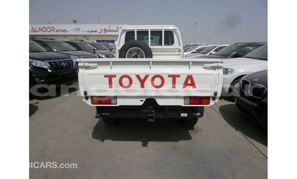Comprar Importar Toyota Land Cruiser Branco Carro em Import - Dubai em Bengo Province Comprar Importar Toyota Land Cruiser Branco Carro em Import - Dubai em Bengo Province