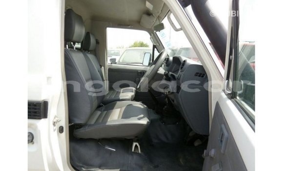 Comprar Importar Toyota Land Cruiser Branco Carro em Import - Dubai em Bengo Province Comprar Importar Toyota Land Cruiser Branco Carro em Import - Dubai em Bengo Province