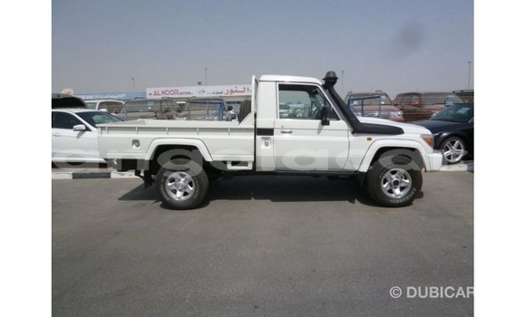 Comprar Importar Toyota Land Cruiser Branco Carro em Import - Dubai em Bengo Province Comprar Importar Toyota Land Cruiser Branco Carro em Import - Dubai em Bengo Province