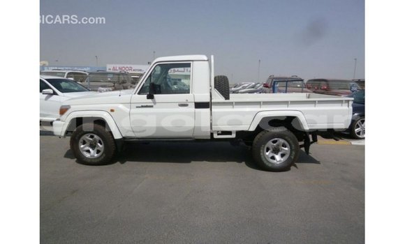 Comprar Importar Toyota Land Cruiser Branco Carro em Import - Dubai em Bengo Province Comprar Importar Toyota Land Cruiser Branco Carro em Import - Dubai em Bengo Province