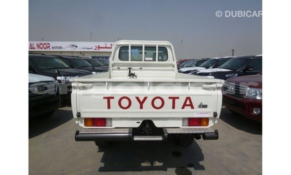 Comprar Importar Toyota Land Cruiser Branco Carro em Import - Dubai em Bengo Province Comprar Importar Toyota Land Cruiser Branco Carro em Import - Dubai em Bengo Province