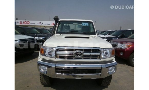 Comprar Importar Toyota Land Cruiser Branco Carro em Import - Dubai em Bengo Province Comprar Importar Toyota Land Cruiser Branco Carro em Import - Dubai em Bengo Province