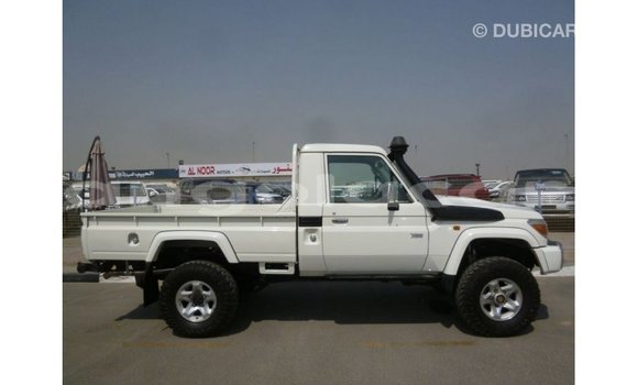 Comprar Importar Toyota Land Cruiser Branco Carro em Import - Dubai em Bengo Province Comprar Importar Toyota Land Cruiser Branco Carro em Import - Dubai em Bengo Province