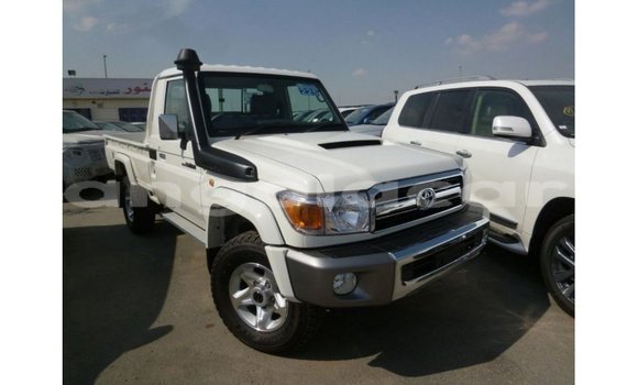 Comprar Importar Toyota Land Cruiser Branco Carro em Import - Dubai em Bengo Province Comprar Importar Toyota Land Cruiser Branco Carro em Import - Dubai em Bengo Province