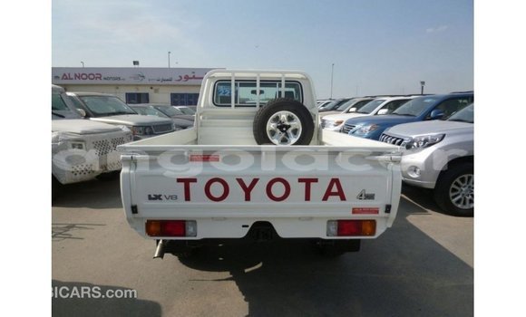 Comprar Importar Toyota Land Cruiser Branco Carro em Import - Dubai em Bengo Province Comprar Importar Toyota Land Cruiser Branco Carro em Import - Dubai em Bengo Province