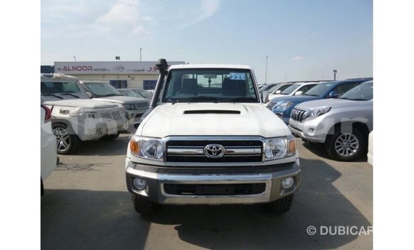Comprar Importar Toyota Land Cruiser Branco Carro em Import - Dubai em Bengo Province Comprar Importar Toyota Land Cruiser Branco Carro em Import - Dubai em Bengo Province