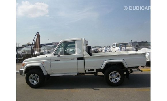 Comprar Importar Toyota Land Cruiser Branco Carro em Import - Dubai em Bengo Province Comprar Importar Toyota Land Cruiser Branco Carro em Import - Dubai em Bengo Province