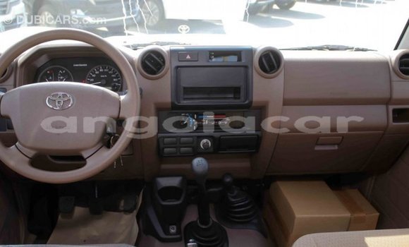 Acheter Import Voiture Toyota Land Cruiser Beige à Import - Dubai, Province de Bengo Acheter Import Voiture Toyota Land Cruiser Beige à Import - Dubai, Province de Bengo