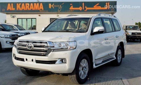 Acheter Import Voiture Toyota Land Cruiser Blanc à Import - Dubai, Province de Bengo Acheter Import Voiture Toyota Land Cruiser Blanc à Import - Dubai, Province de Bengo