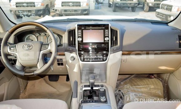 Acheter Import Voiture Toyota Land Cruiser Blanc à Import - Dubai, Province de Bengo Acheter Import Voiture Toyota Land Cruiser Blanc à Import - Dubai, Province de Bengo