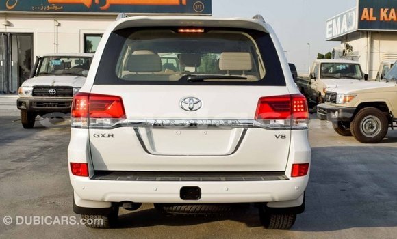 Acheter Import Voiture Toyota Land Cruiser Blanc à Import - Dubai, Province de Bengo Acheter Import Voiture Toyota Land Cruiser Blanc à Import - Dubai, Province de Bengo