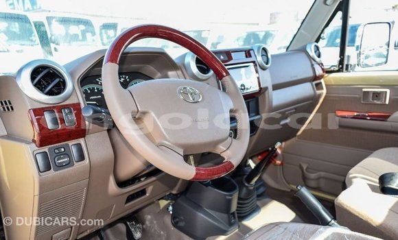 Comprar Importar Toyota Land Cruiser Bege Carro em Import - Dubai em Bengo Province Comprar Importar Toyota Land Cruiser Bege Carro em Import - Dubai em Bengo Province