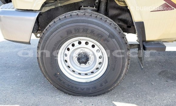 Comprar Importar Toyota Land Cruiser Bege Carro em Import - Dubai em Bengo Province Comprar Importar Toyota Land Cruiser Bege Carro em Import - Dubai em Bengo Province