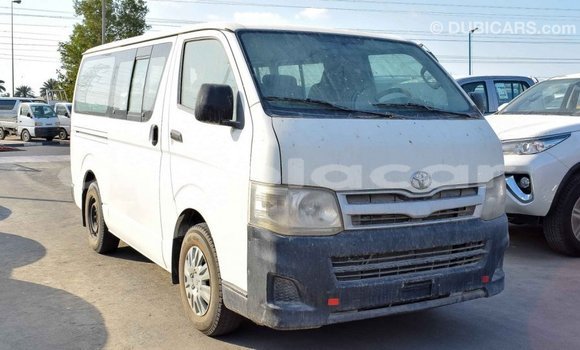 Comprar Importar Toyota Hiace Branco Carro em Import - Dubai em Bengo Province Comprar Importar Toyota Hiace Branco Carro em Import - Dubai em Bengo Province
