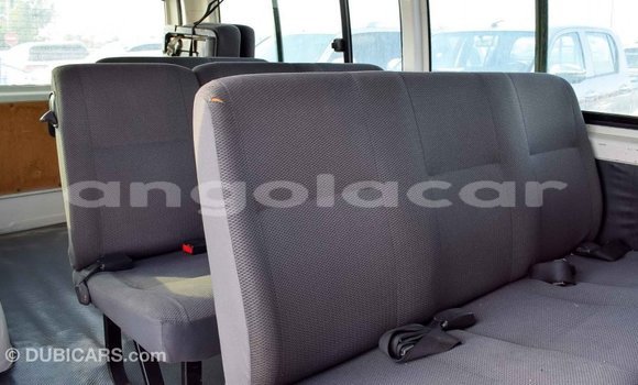 Comprar Importar Toyota Hiace Branco Carro em Import - Dubai em Bengo Province Comprar Importar Toyota Hiace Branco Carro em Import - Dubai em Bengo Province
