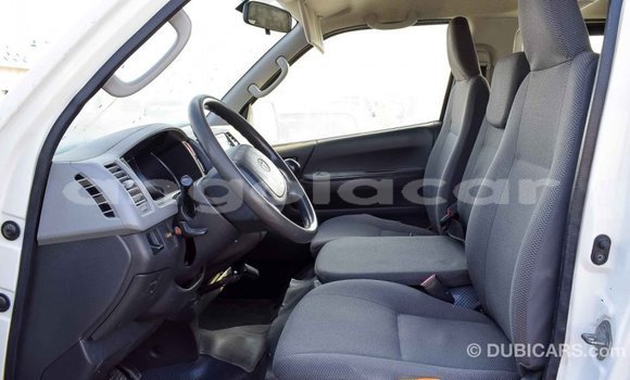 Comprar Importar Toyota Hiace Branco Carro em Import - Dubai em Bengo Province Comprar Importar Toyota Hiace Branco Carro em Import - Dubai em Bengo Province