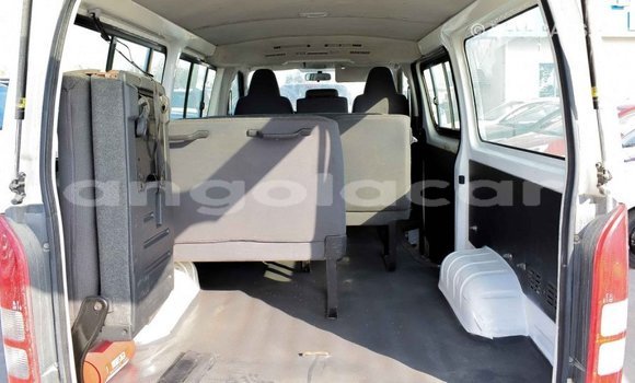 Comprar Importar Toyota Hiace Branco Carro em Import - Dubai em Bengo Province Comprar Importar Toyota Hiace Branco Carro em Import - Dubai em Bengo Province