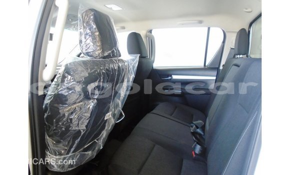 Comprar Importar Toyota Hilux Branco Carro em Import - Dubai em Bengo Province Comprar Importar Toyota Hilux Branco Carro em Import - Dubai em Bengo Province