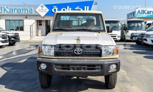 Acheter Import Voiture Toyota Land Cruiser Beige à Import - Dubai, Province de Bengo Acheter Import Voiture Toyota Land Cruiser Beige à Import - Dubai, Province de Bengo