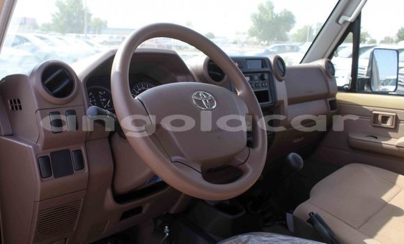 Acheter Import Voiture Toyota Land Cruiser Beige à Import - Dubai, Province de Bengo Acheter Import Voiture Toyota Land Cruiser Beige à Import - Dubai, Province de Bengo