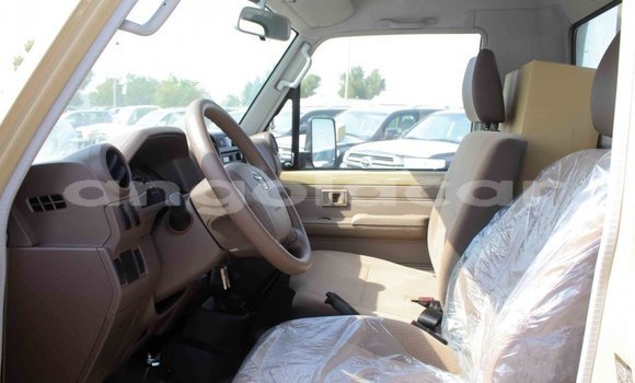 Acheter Import Voiture Toyota Land Cruiser Beige à Import - Dubai, Province de Bengo Acheter Import Voiture Toyota Land Cruiser Beige à Import - Dubai, Province de Bengo