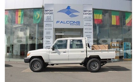 Comprar Importar Toyota Land Cruiser Branco Carro em Import - Dubai em Bengo Province Comprar Importar Toyota Land Cruiser Branco Carro em Import - Dubai em Bengo Province