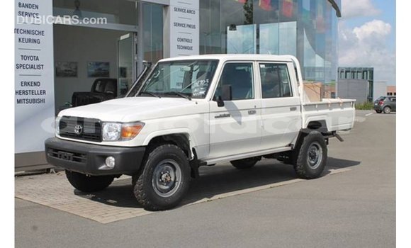 Comprar Importar Toyota Land Cruiser Branco Carro em Import - Dubai em Bengo Province Comprar Importar Toyota Land Cruiser Branco Carro em Import - Dubai em Bengo Province