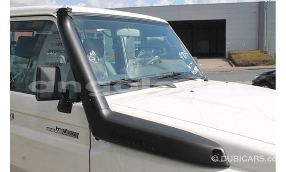 Comprar Importar Toyota Land Cruiser Branco Carro em Import - Dubai em Bengo Province Comprar Importar Toyota Land Cruiser Branco Carro em Import - Dubai em Bengo Province