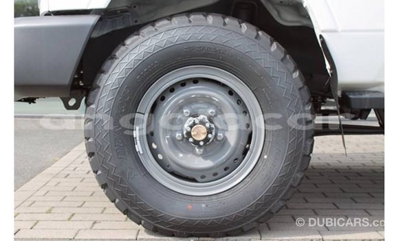 Comprar Importar Toyota Land Cruiser Branco Carro em Import - Dubai em Bengo Province Comprar Importar Toyota Land Cruiser Branco Carro em Import - Dubai em Bengo Province