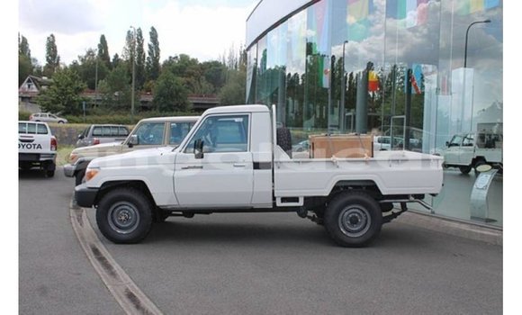 Comprar Importar Toyota Land Cruiser Branco Carro em Import - Dubai em Bengo Province Comprar Importar Toyota Land Cruiser Branco Carro em Import - Dubai em Bengo Province