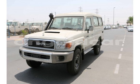 Comprar Importar Toyota Land Cruiser Branco Carro em Import - Dubai em Bengo Province Comprar Importar Toyota Land Cruiser Branco Carro em Import - Dubai em Bengo Province