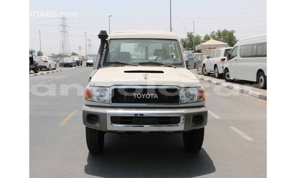 Comprar Importar Toyota Land Cruiser Branco Carro em Import - Dubai em Bengo Province Comprar Importar Toyota Land Cruiser Branco Carro em Import - Dubai em Bengo Province