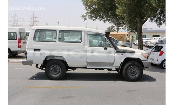 Comprar Importar Toyota Land Cruiser Branco Carro em Import - Dubai em Bengo Province Comprar Importar Toyota Land Cruiser Branco Carro em Import - Dubai em Bengo Province