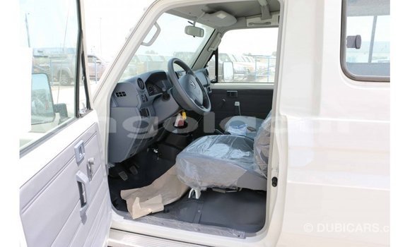 Comprar Importar Toyota Land Cruiser Branco Carro em Import - Dubai em Bengo Province Comprar Importar Toyota Land Cruiser Branco Carro em Import - Dubai em Bengo Province