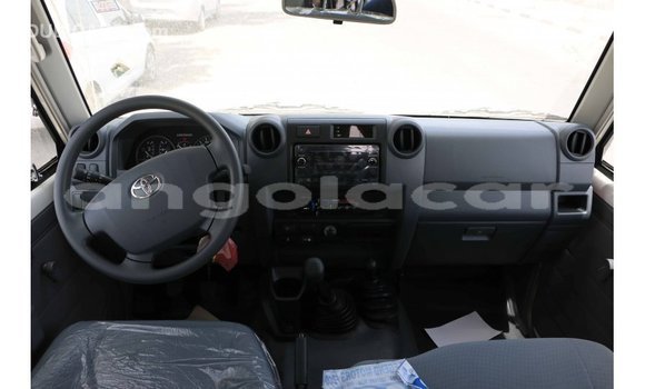 Comprar Importar Toyota Land Cruiser Branco Carro em Import - Dubai em Bengo Province Comprar Importar Toyota Land Cruiser Branco Carro em Import - Dubai em Bengo Province