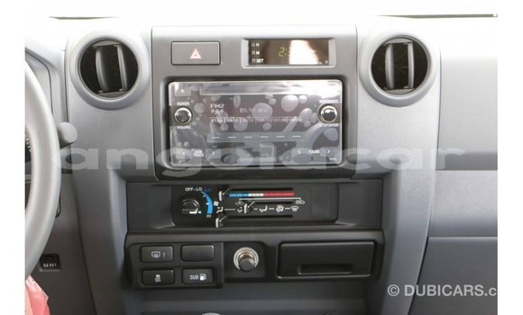 Comprar Importar Toyota Land Cruiser Branco Carro em Import - Dubai em Bengo Province Comprar Importar Toyota Land Cruiser Branco Carro em Import - Dubai em Bengo Province