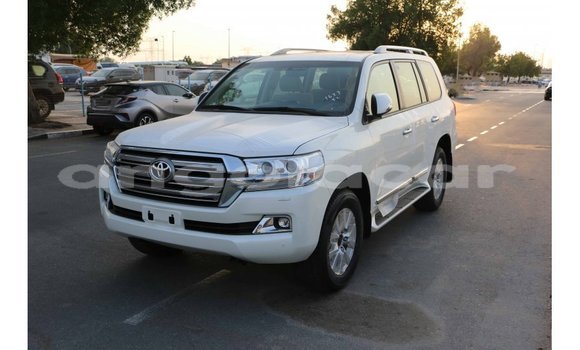 Comprar Importar Toyota Land Cruiser Branco Carro em Import - Dubai em Bengo Province Comprar Importar Toyota Land Cruiser Branco Carro em Import - Dubai em Bengo Province